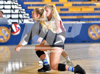 Thumbnail 3 in Lincoln vs. Point Loma (CIF State D3 Final) photogallery.