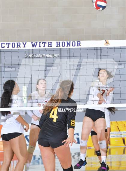 Thumbnail 2 in Lincoln vs. Point Loma (CIF State D3 Final) photogallery.