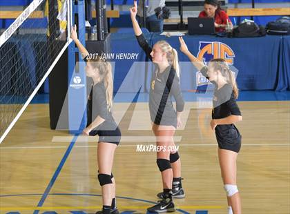 Thumbnail 2 in Lincoln vs. Point Loma (CIF State D3 Final) photogallery.