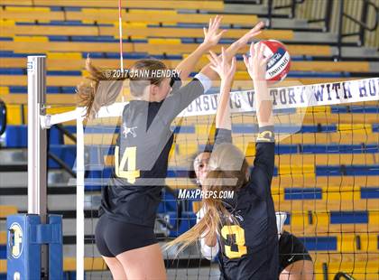 Thumbnail 3 in Lincoln vs. Point Loma (CIF State D3 Final) photogallery.