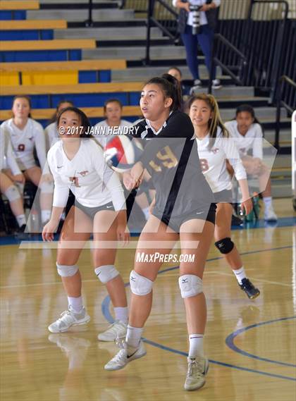 Thumbnail 1 in Lincoln vs. Point Loma (CIF State D3 Final) photogallery.