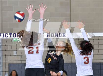 Thumbnail 2 in Lincoln vs. Point Loma (CIF State D3 Final) photogallery.