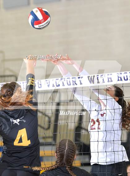 Thumbnail 2 in Lincoln vs. Point Loma (CIF State D3 Final) photogallery.
