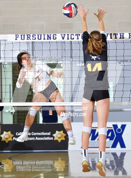 Thumbnail 3 in Lincoln vs. Point Loma (CIF State D3 Final) photogallery.