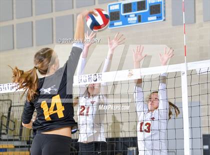 Thumbnail 2 in Lincoln vs. Point Loma (CIF State D3 Final) photogallery.
