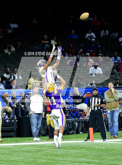 Thumbnail 2 in Lutcher vs Amite (LHSAA Class 3A Final)  photogallery.