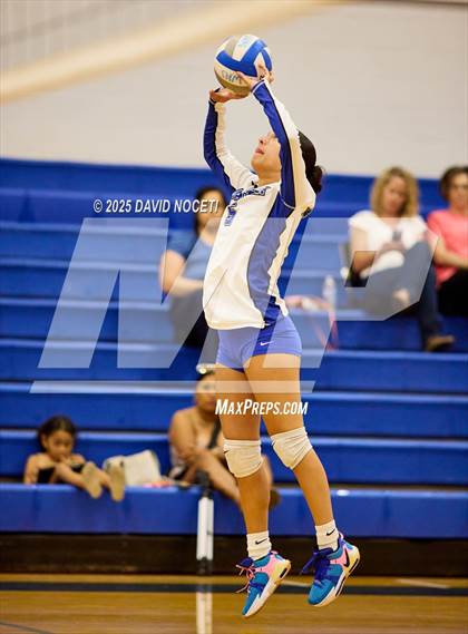 Thumbnail 3 in Atwater at Waterford (Scrimmage) photogallery.