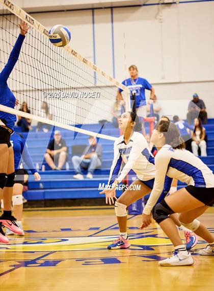 Thumbnail 1 in Atwater at Waterford (Scrimmage) photogallery.