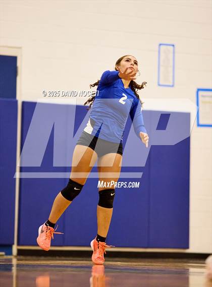 Thumbnail 3 in Atwater at Waterford (Scrimmage) photogallery.