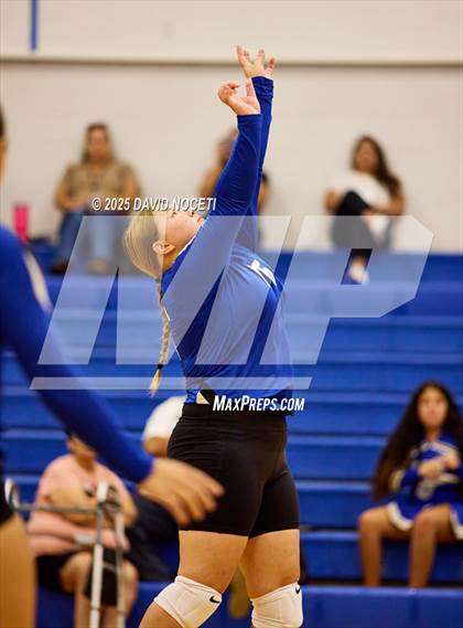 Thumbnail 1 in Atwater at Waterford (Scrimmage) photogallery.