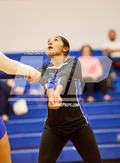 Thumbnail 1 in Atwater at Waterford (Scrimmage) photogallery.