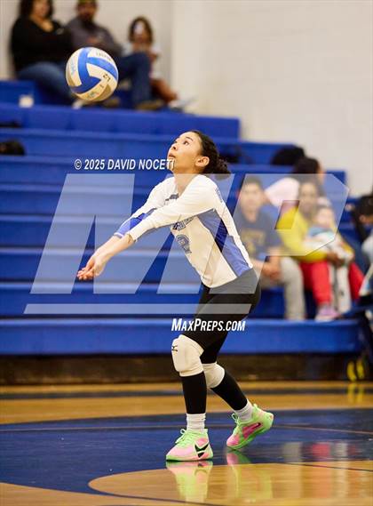 Thumbnail 3 in Atwater at Waterford (Scrimmage) photogallery.