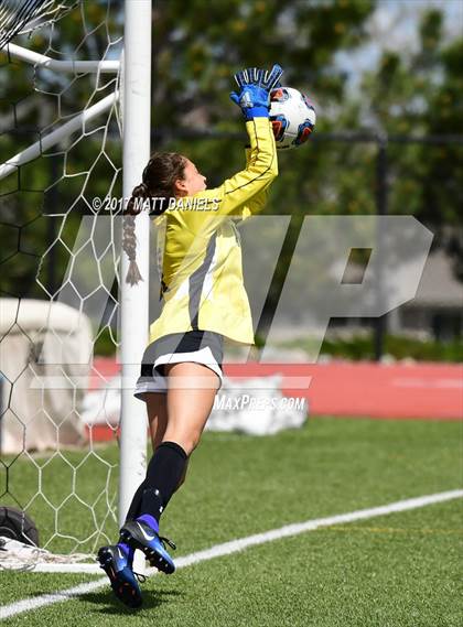 Thumbnail 3 in Arapahoe vs. Broomfield (CHSAA 5A Semifinal) photogallery.