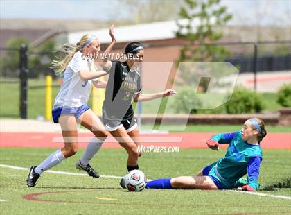 Thumbnail 2 in Arapahoe vs. Broomfield (CHSAA 5A Semifinal) photogallery.