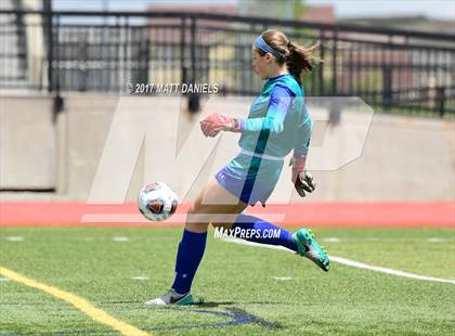 Thumbnail 3 in Arapahoe vs. Broomfield (CHSAA 5A Semifinal) photogallery.