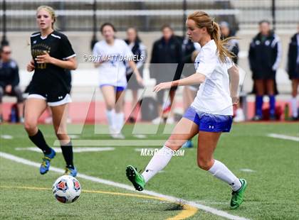 Thumbnail 2 in Arapahoe vs. Broomfield (CHSAA 5A Semifinal) photogallery.