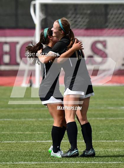Thumbnail 3 in Arapahoe vs. Broomfield (CHSAA 5A Semifinal) photogallery.