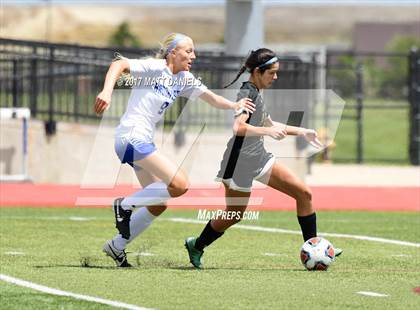 Thumbnail 1 in Arapahoe vs. Broomfield (CHSAA 5A Semifinal) photogallery.