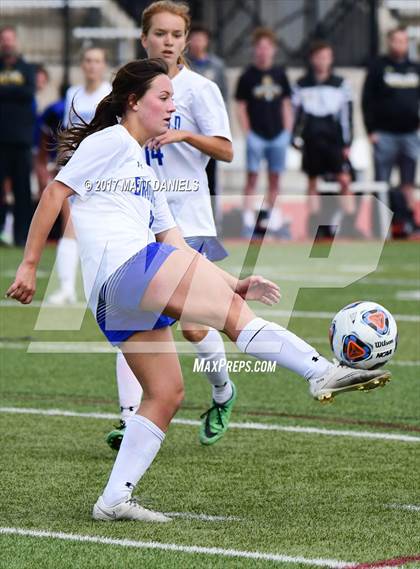 Thumbnail 2 in Arapahoe vs. Broomfield (CHSAA 5A Semifinal) photogallery.
