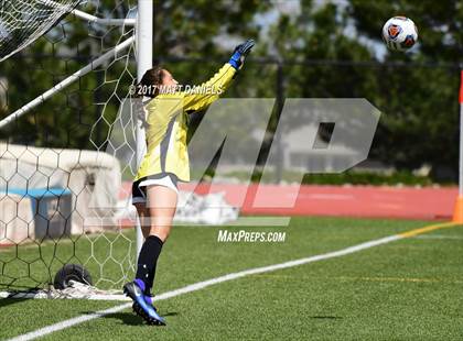 Thumbnail 2 in Arapahoe vs. Broomfield (CHSAA 5A Semifinal) photogallery.