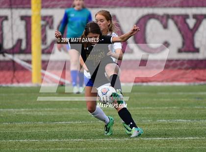 Thumbnail 3 in Arapahoe vs. Broomfield (CHSAA 5A Semifinal) photogallery.