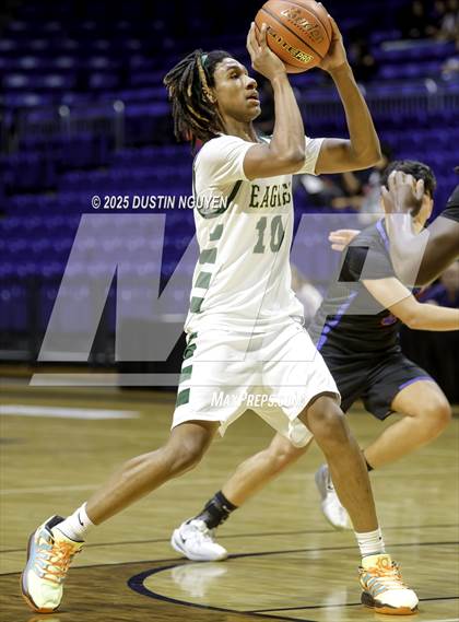 Thumbnail 3 in Dickinson vs. Cypress Falls (Houston Methodist Cy-Hoops Invitational) photogallery.