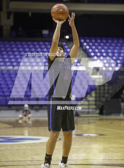 Thumbnail 3 in Dickinson vs. Cypress Falls (Houston Methodist Cy-Hoops Invitational) photogallery.