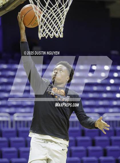 Thumbnail 2 in Dickinson vs. Cypress Falls (Houston Methodist Cy-Hoops Invitational) photogallery.