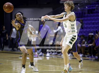 Thumbnail 2 in Dickinson vs. Cypress Falls (Houston Methodist Cy-Hoops Invitational) photogallery.