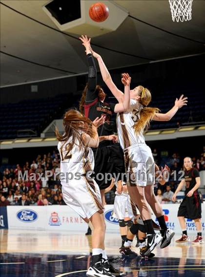 Thumbnail 2 in Alemany vs. Laguna Hills (CIF SS D3AA Final) photogallery.