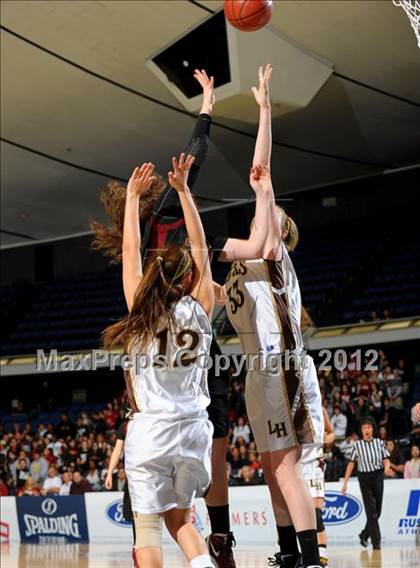 Thumbnail 3 in Alemany vs. Laguna Hills (CIF SS D3AA Final) photogallery.