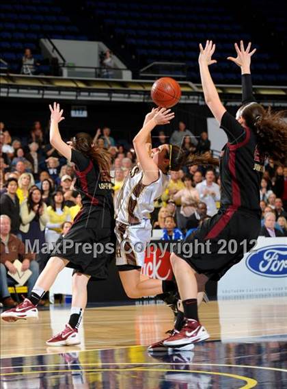 Thumbnail 3 in Alemany vs. Laguna Hills (CIF SS D3AA Final) photogallery.