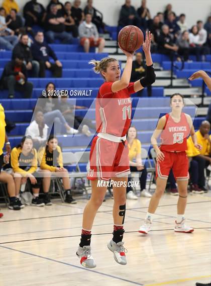 Thumbnail 3 in Montgomery vs. Alameda (CIF NCS D2 Final) photogallery.