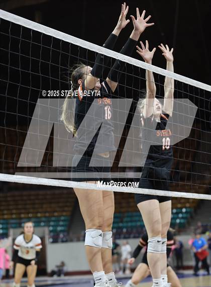 Thumbnail 2 in Sterling vs. Gunnison (CHSAA 3A First Round) photogallery.