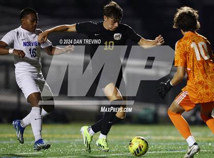 Thumbnail 1 in Great Bridge v Norview (VHSL Class 5 Quarterfinal) photogallery.