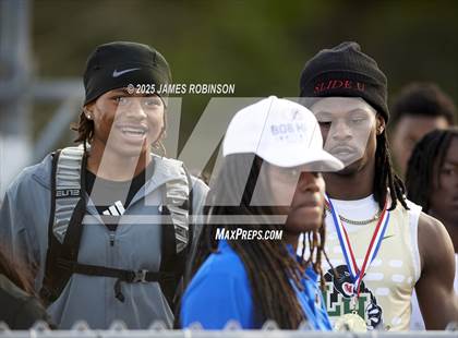 Thumbnail 2 in Bob Hayes Invitational (4x400m) photogallery.