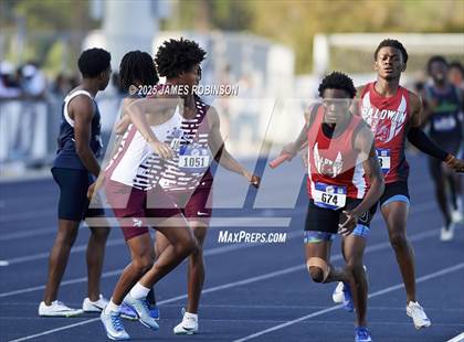 Thumbnail 2 in Bob Hayes Invitational (4x400m) photogallery.