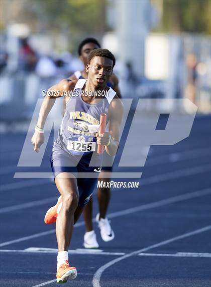 Thumbnail 3 in Bob Hayes Invitational (4x400m) photogallery.