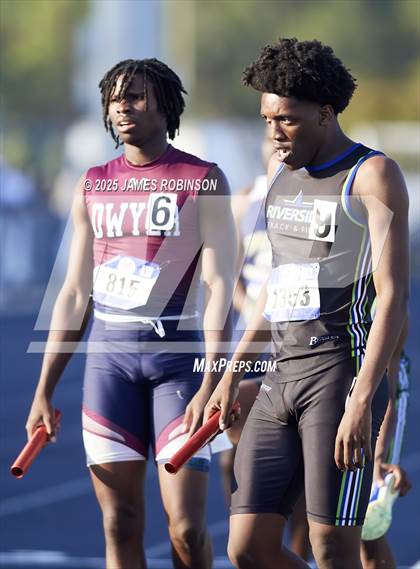 Thumbnail 2 in Bob Hayes Invitational (4x400m) photogallery.