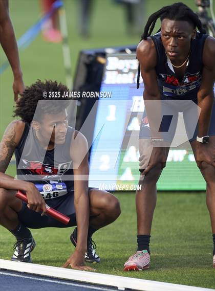 Thumbnail 3 in Bob Hayes Invitational (4x400m) photogallery.
