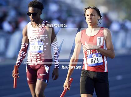 Thumbnail 1 in Bob Hayes Invitational (4x400m) photogallery.