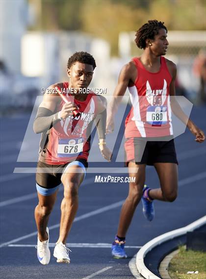 Thumbnail 1 in Bob Hayes Invitational (4x400m) photogallery.