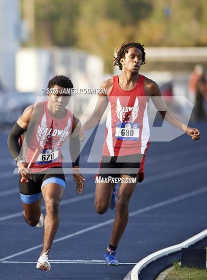 Thumbnail 3 in Bob Hayes Invitational (4x400m) photogallery.