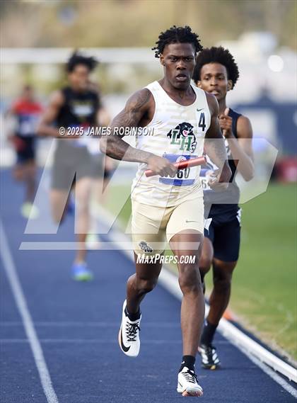 Thumbnail 2 in Bob Hayes Invitational (4x400m) photogallery.
