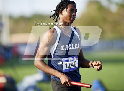 Thumbnail 2 in Bob Hayes Invitational (4x400m) photogallery.