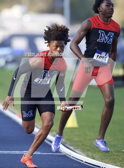 Thumbnail 2 in Bob Hayes Invitational (4x400m) photogallery.