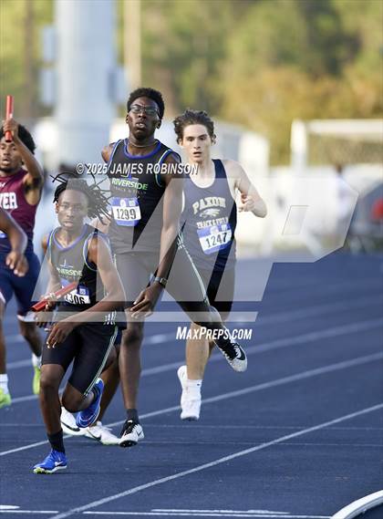 Thumbnail 3 in Bob Hayes Invitational (4x400m) photogallery.