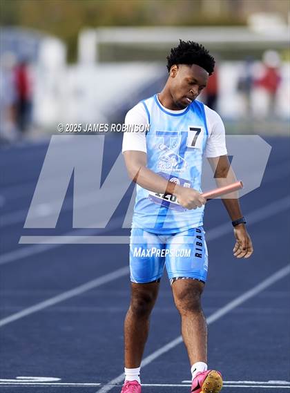 Thumbnail 2 in Bob Hayes Invitational (4x400m) photogallery.