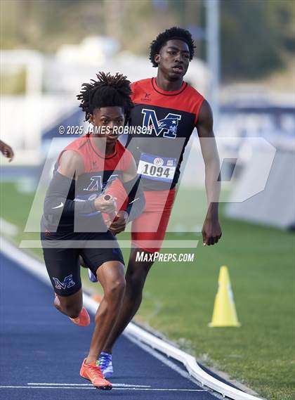 Thumbnail 2 in Bob Hayes Invitational (4x400m) photogallery.