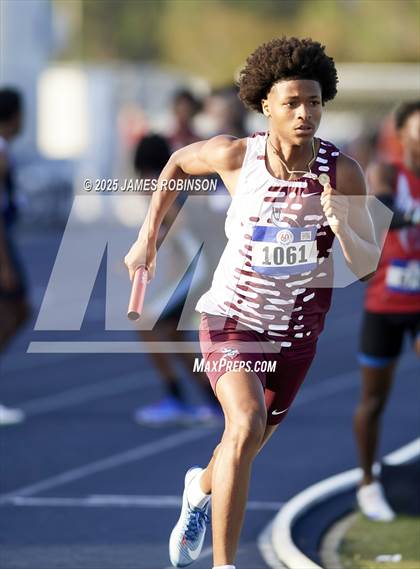 Thumbnail 2 in Bob Hayes Invitational (4x400m) photogallery.